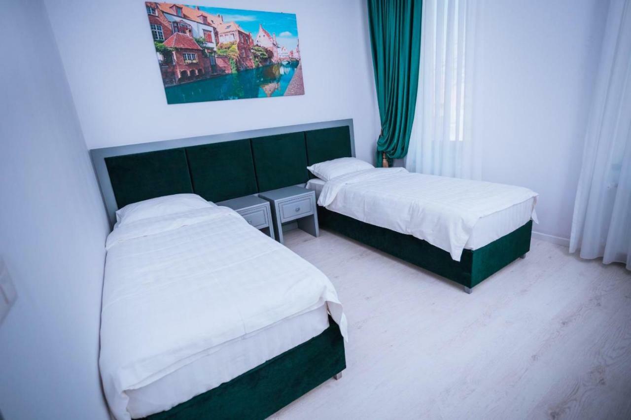 Hotel Glaris Tirgu Frumos Bagian luar foto