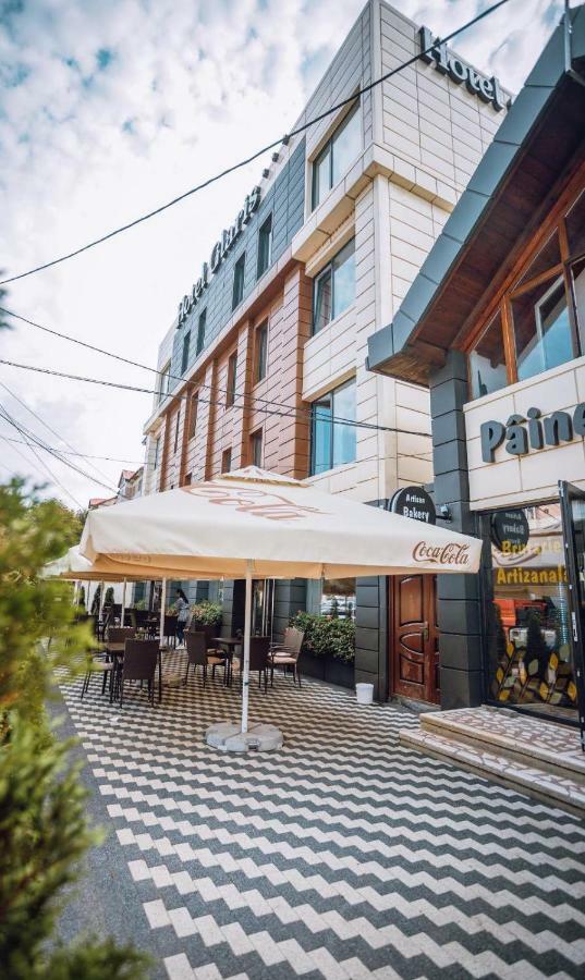 Hotel Glaris Tirgu Frumos Bagian luar foto